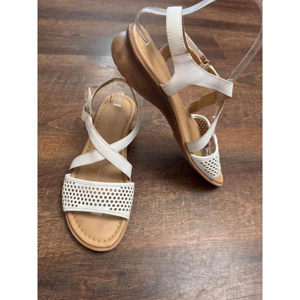 Naturalizer Women's Size 9 White Strappy Comfort Sandals Cutout Open Toe
